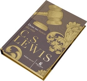 “Deus no banco dos réus”, escrito por C. S. Lewis. Livro publicado pela Editora Thomas Nelson Brasil, sob ISBN: 9 788578 607579.