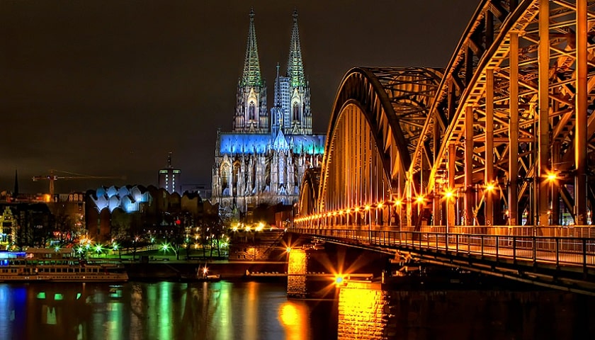 A Catedral de Colônia ou Colónia, localizada na cidade alemã de Colônia, é uma igreja católica de estilo gótico, o marco principal da cidade e seu símbolo não oficial.