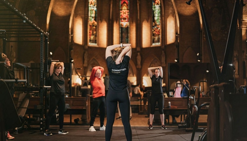 COMMIT Rivierenwijk, um clube de fitness instalado na antiga Igreja de Santa Gertrudes, em Utrecht, nos Países Baixos.
