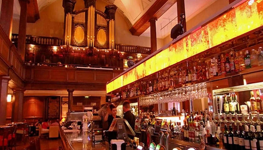 The Church Bar está situado em Dublin (Irlanda), na antiga Igreja de Santa Maria.