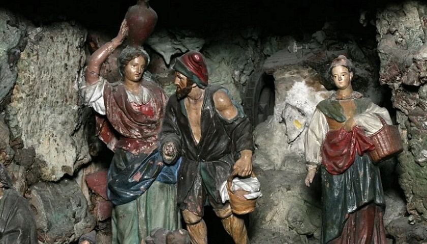 Recorte 02: Presépio da Capela de Nossa Senhora da Glória e São Gens, mais conhecida como Capela de Nossa Senhora do Monte, situada em Lisboa, Portugal. A obra data do século XVIII (meados do século de 1700) e é tradicionalmente atribuída ao célebre escultor barroco António Ferreira, um dos mais notáveis mestres portugueses na arte dos presépios.