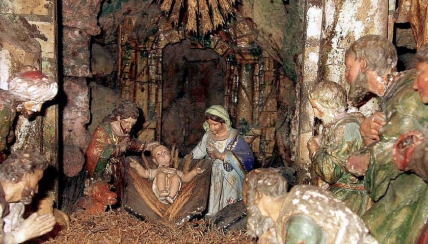 Recorte 05: Presépio da Capela de Nossa Senhora da Glória e São Gens, mais conhecida como Capela de Nossa Senhora do Monte, situada em Lisboa, Portugal. A obra data do século XVIII (meados do século de 1700) e é tradicionalmente atribuída ao célebre escultor barroco António Ferreira, um dos mais notáveis mestres portugueses na arte dos presépios.