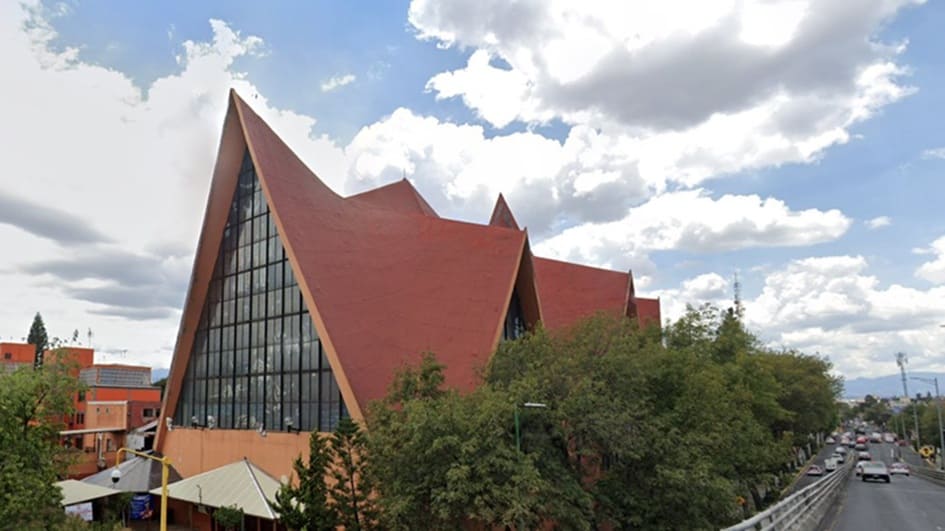 Parroquia Nuestra Señora Aparecida del Brasil (Paróquia Nossa Senhora Aparecida do Brasil), no bairro Jardín Balbuena, na Cidade do México (México).